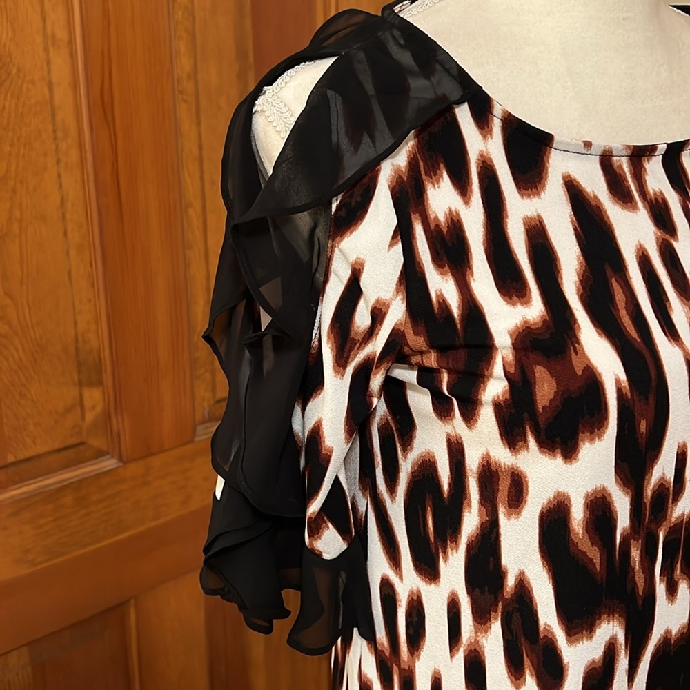 NWOT: Chic Animal Print Women's Top - Picture 5 of 5